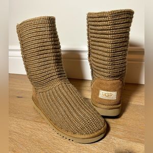 Ugg Classic Cardy Boot, Girls 4, Fits Like women’s size 7